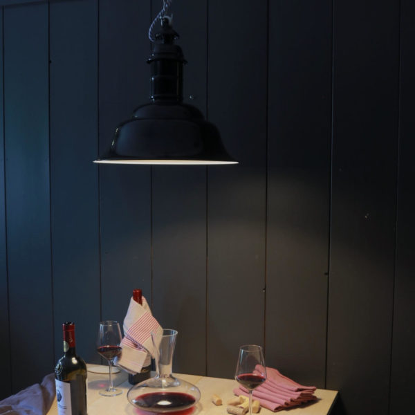 Dortmund hanglamp boven tafel wijn - Verlichting van Toen