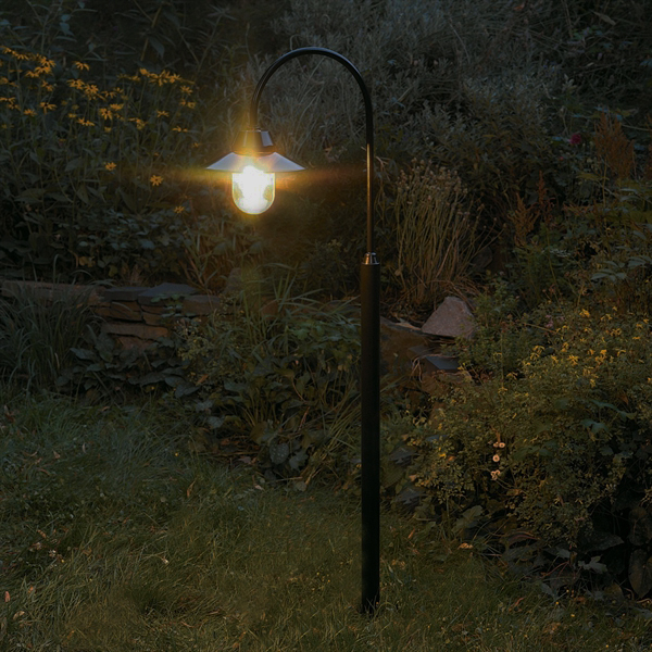 Sfeerbeeld stallamp Bremen Zylinder Buitenlamp - Verlichting van Toen Sfeerbeeld stallamp Bremen Zylinder Buitenlamp - Verlichting van Toen
