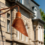 Nostalgie industriele wandlamp bij kasteel - Verlichting van Toen